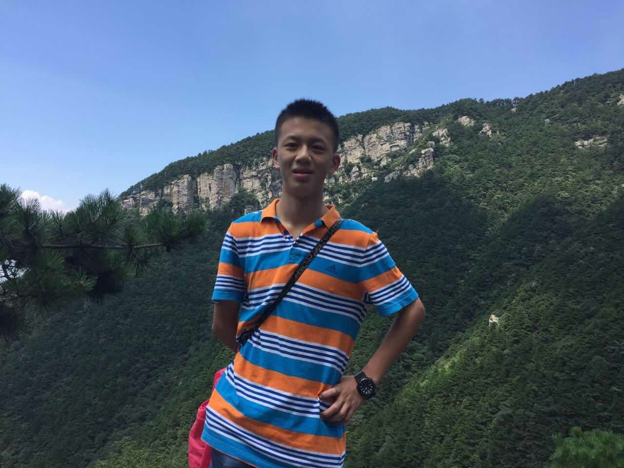 黄嘉豪.jpg