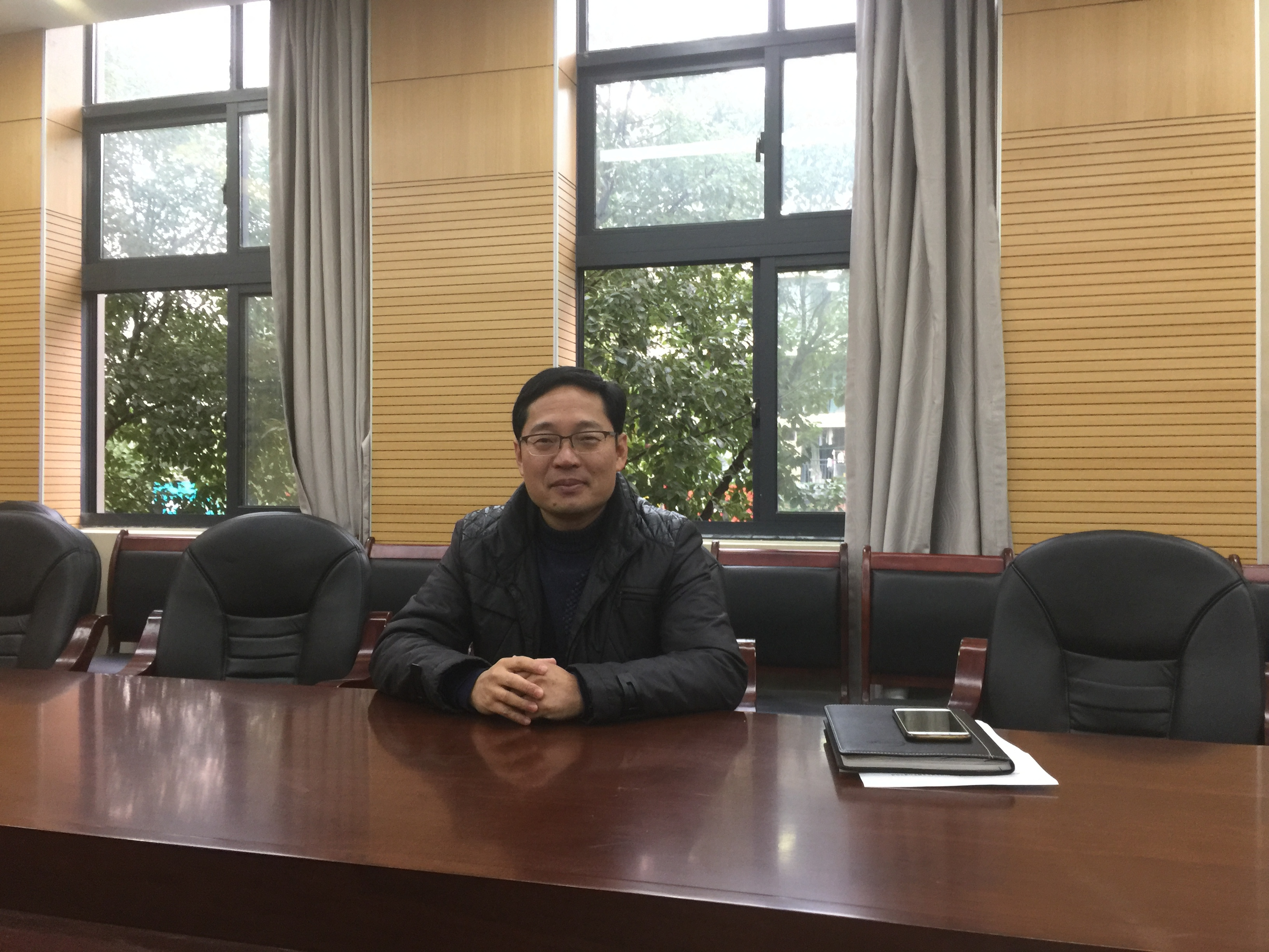 朱航 社会教师 副校长_旋转.JPG
