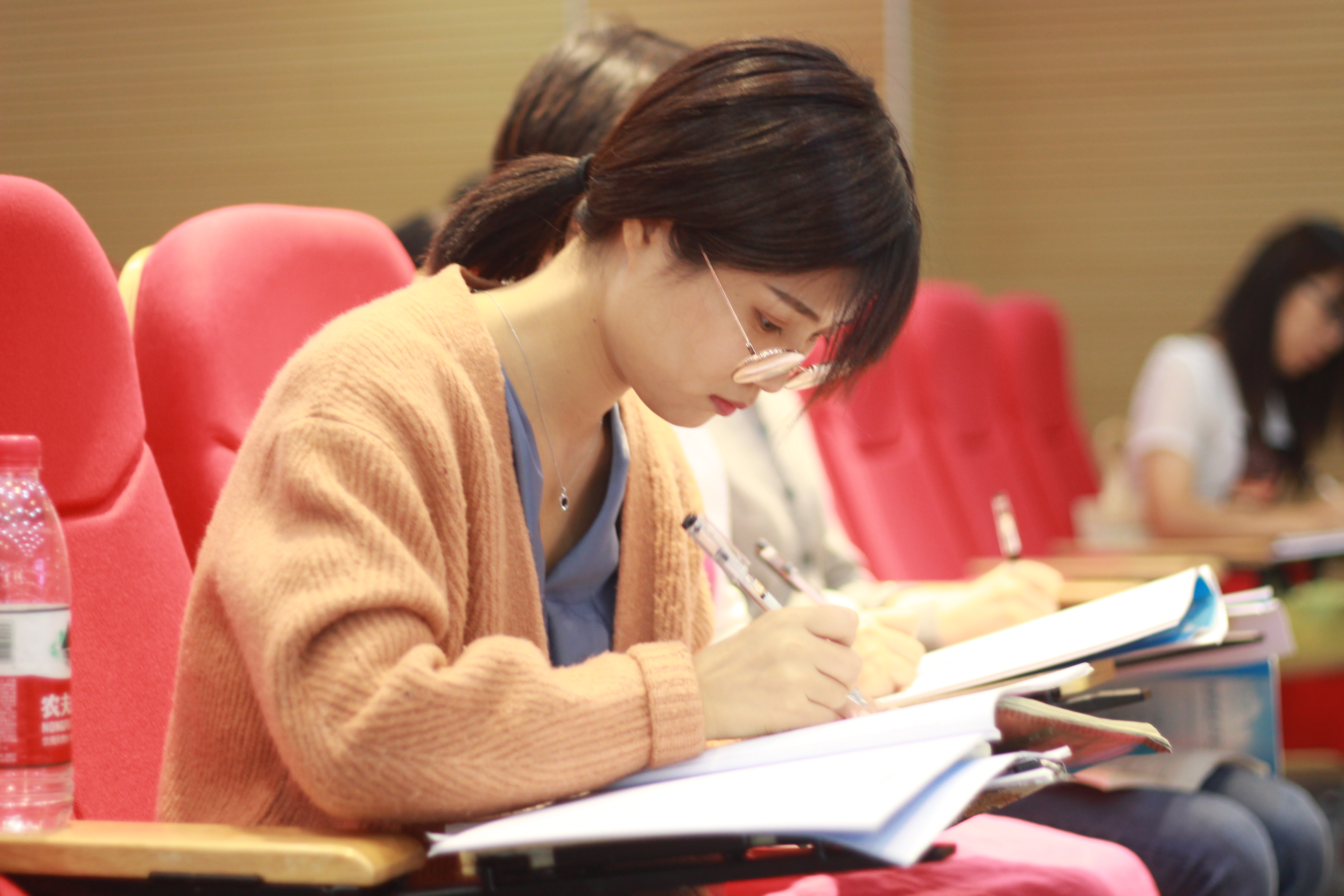 周敏语文教师.jpg