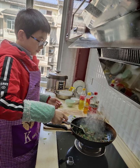 701班 田浩明 芹菜炒牛肉1.png