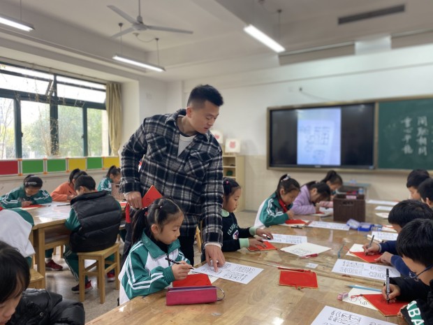 西湖（紫萱）鲁老师.jpg