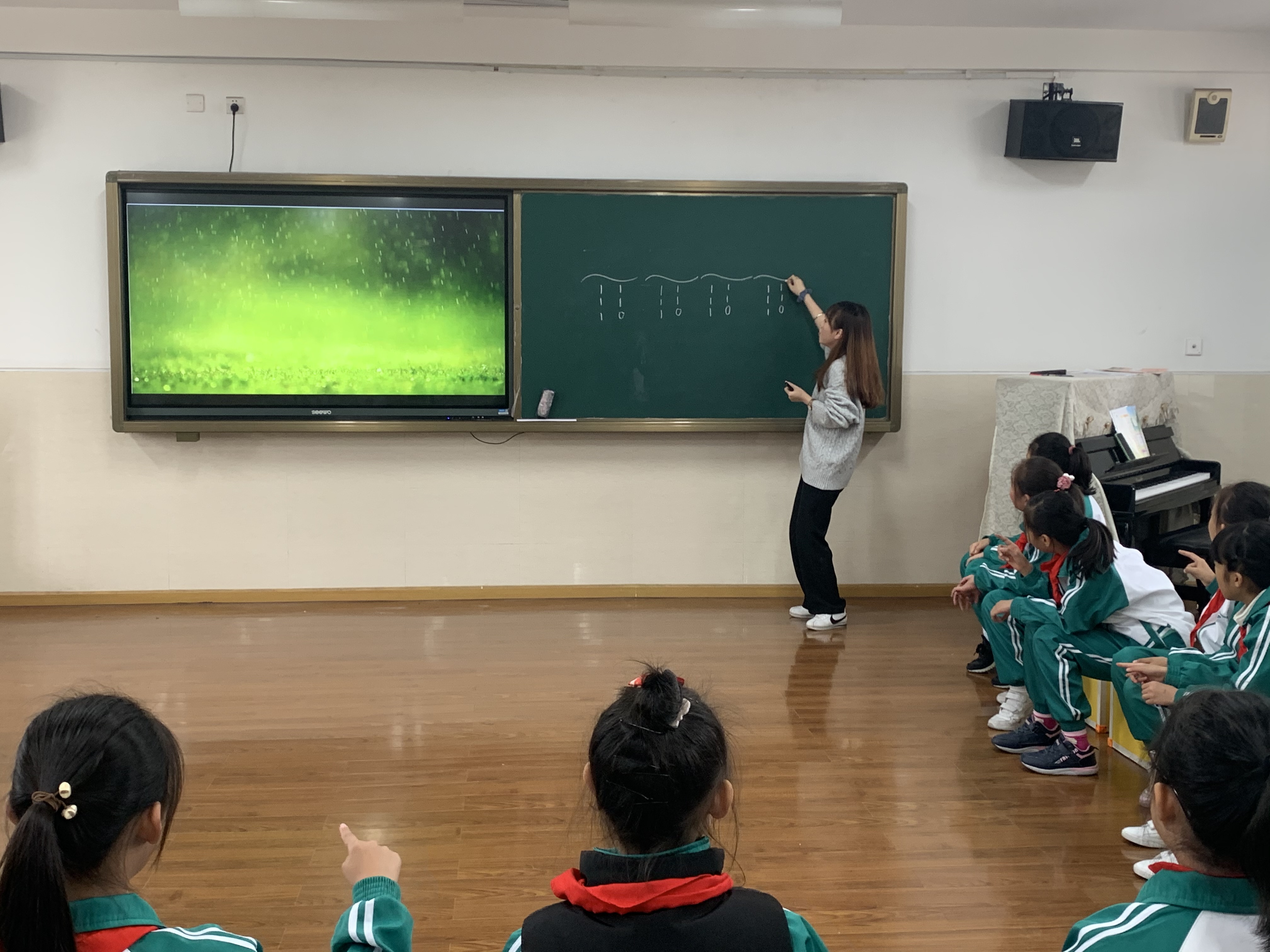 兰沁启航杯执教四年级《童心是小鸟》.JPG