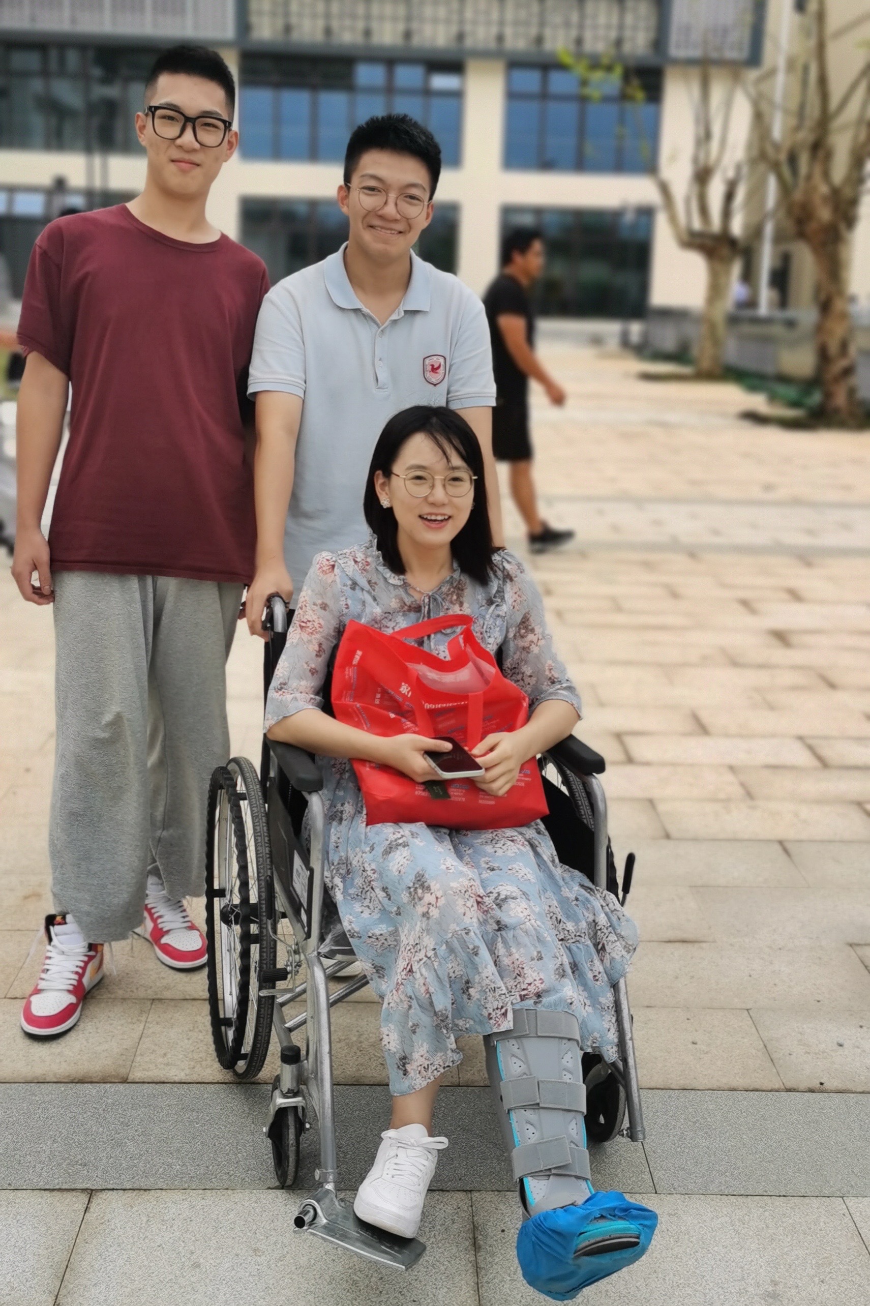 学生接送.JPG