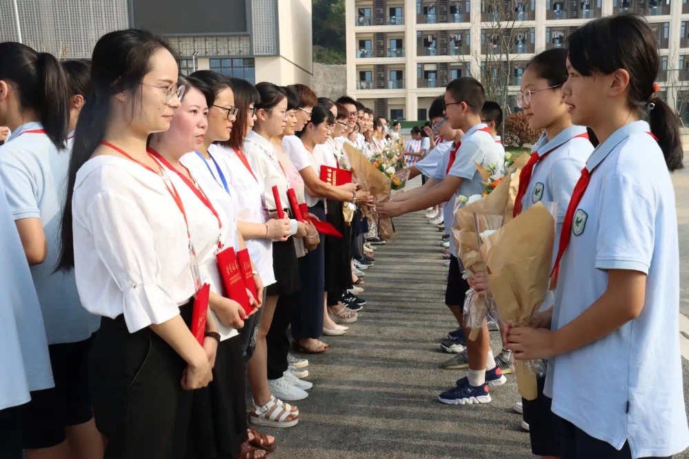 8-1班主任节.JPG