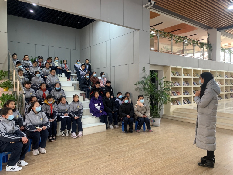 王老师鼓励同学们下学期再接再厉.jpg