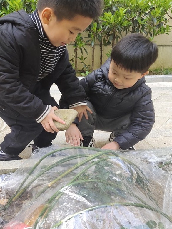 3.我们制作了一个雨棚_副本.jpg