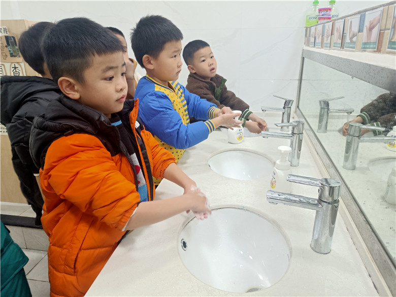 3.我用七步洗手法洗手_副本.jpg