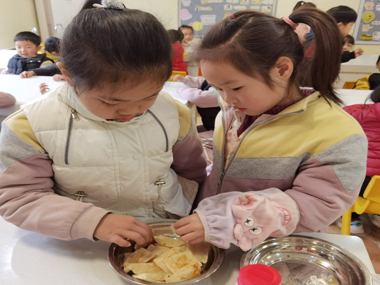 我们一起吃手抓饼_副本.jpg