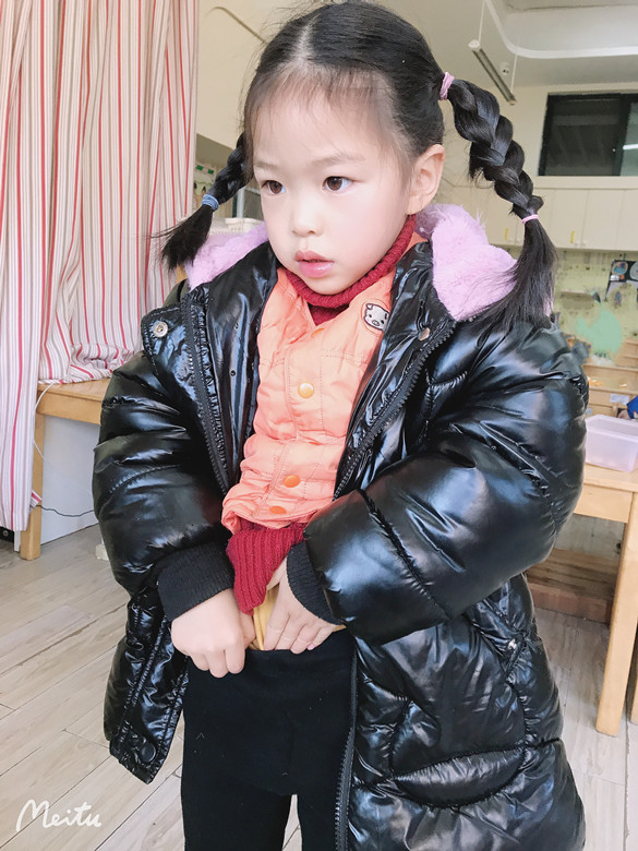 塞衣服（缩略）.jpg