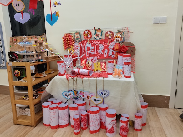 教室里的新年展台.jpg