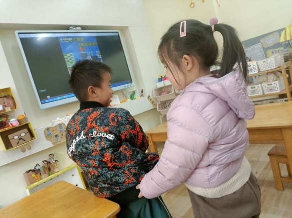 演练陌生人问路时该怎么办？.jpg