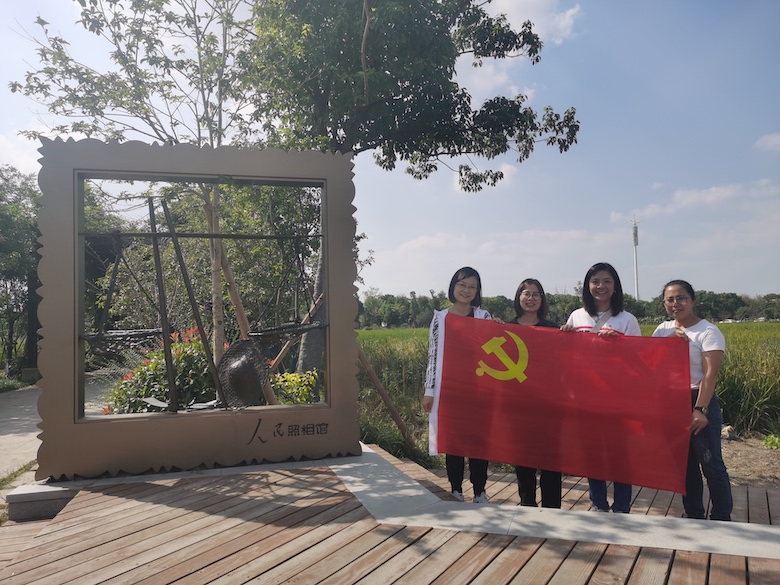 都市园区党员毅行合影.jpg