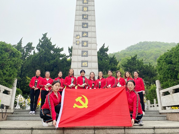 党员教师合影.JPG