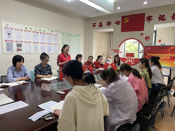 李珏同志宣读入党志愿书.JPG