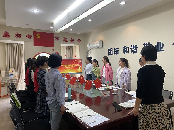 唱《国际歌》.JPG