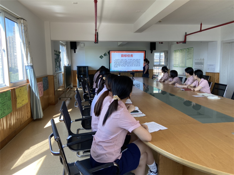 2.团员老师们认真学习.jpg