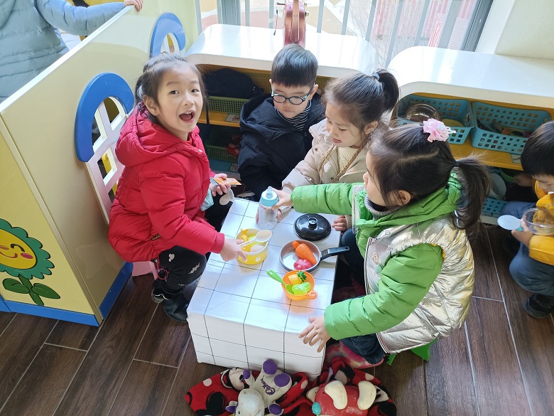 我们在享用美食.jpg