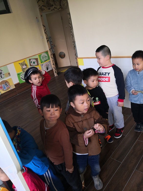 请排队取钱.jpg
