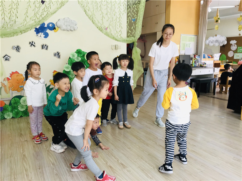 和老师一起游戏.jpg