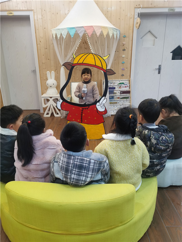 孩子讲述自己的成果.jpg