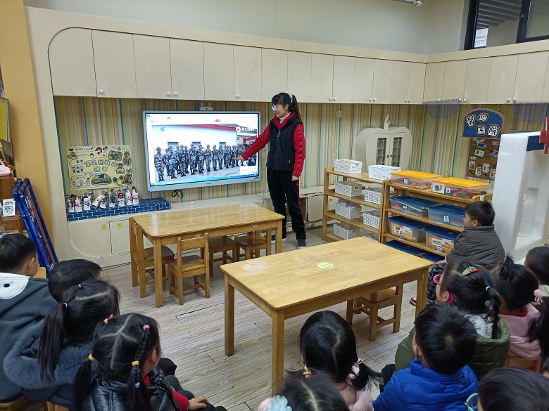 观看解放军视频.jpg