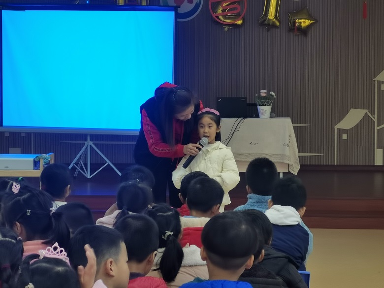 小朋友发言1.jpg