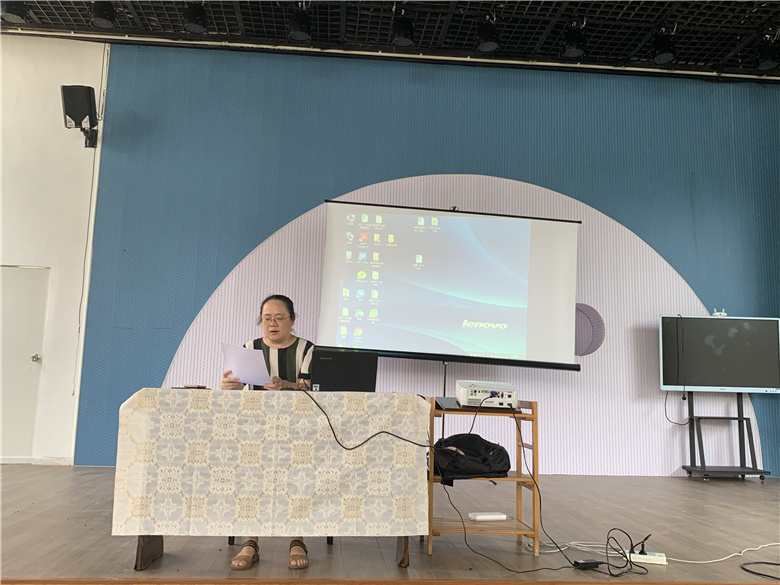 朱莺副园长部署工作.jpg