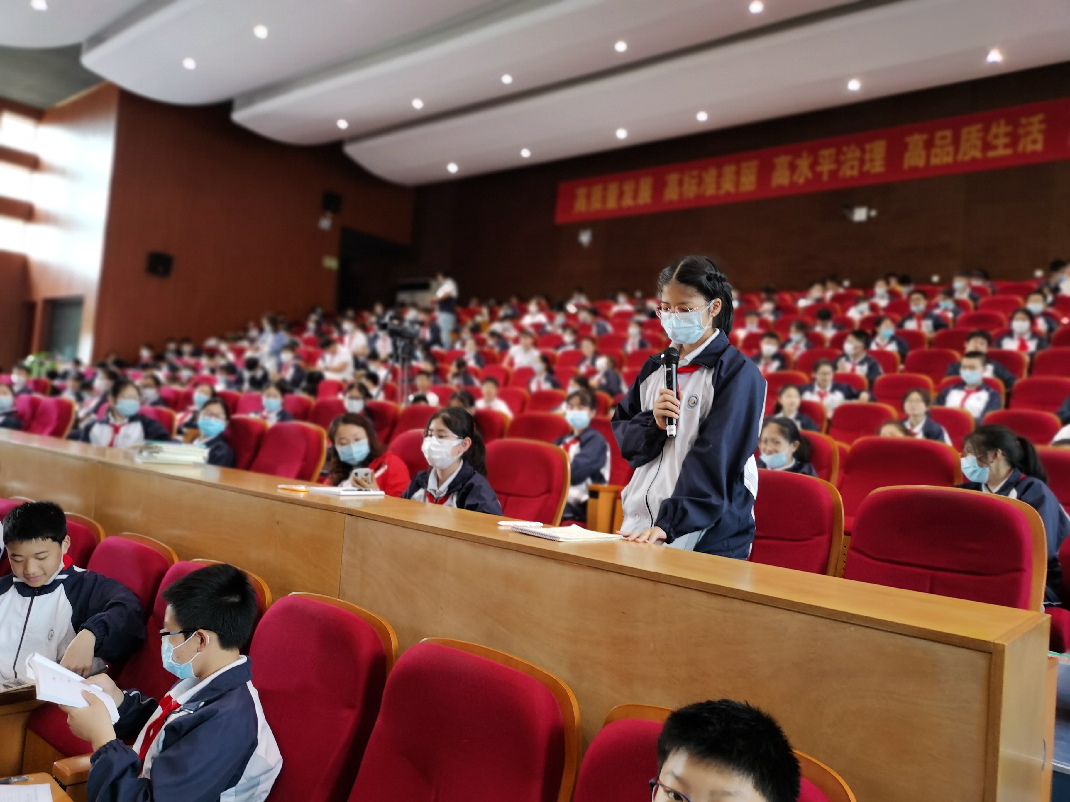 学生发言.jpg