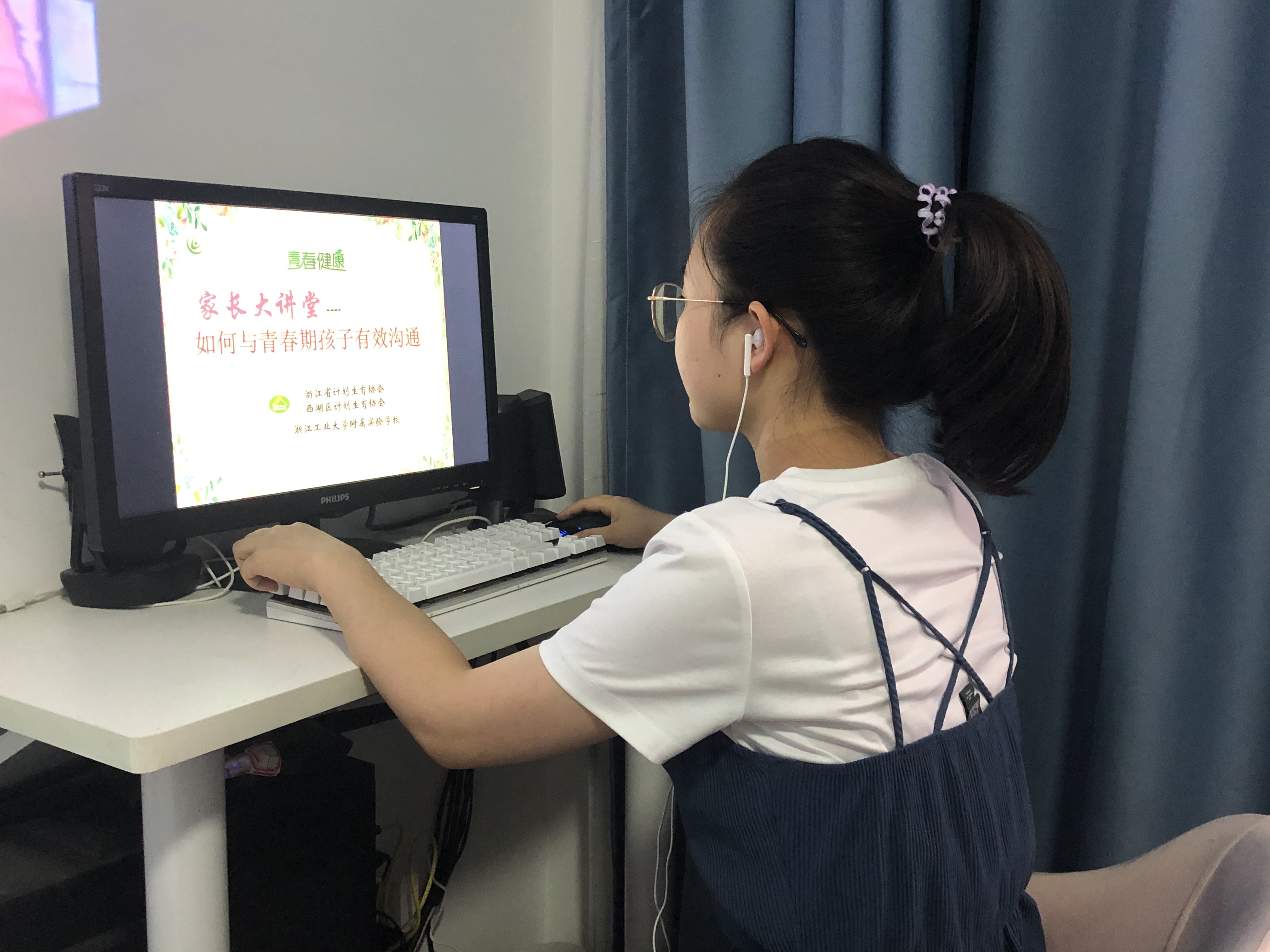 老师上课照.JPG