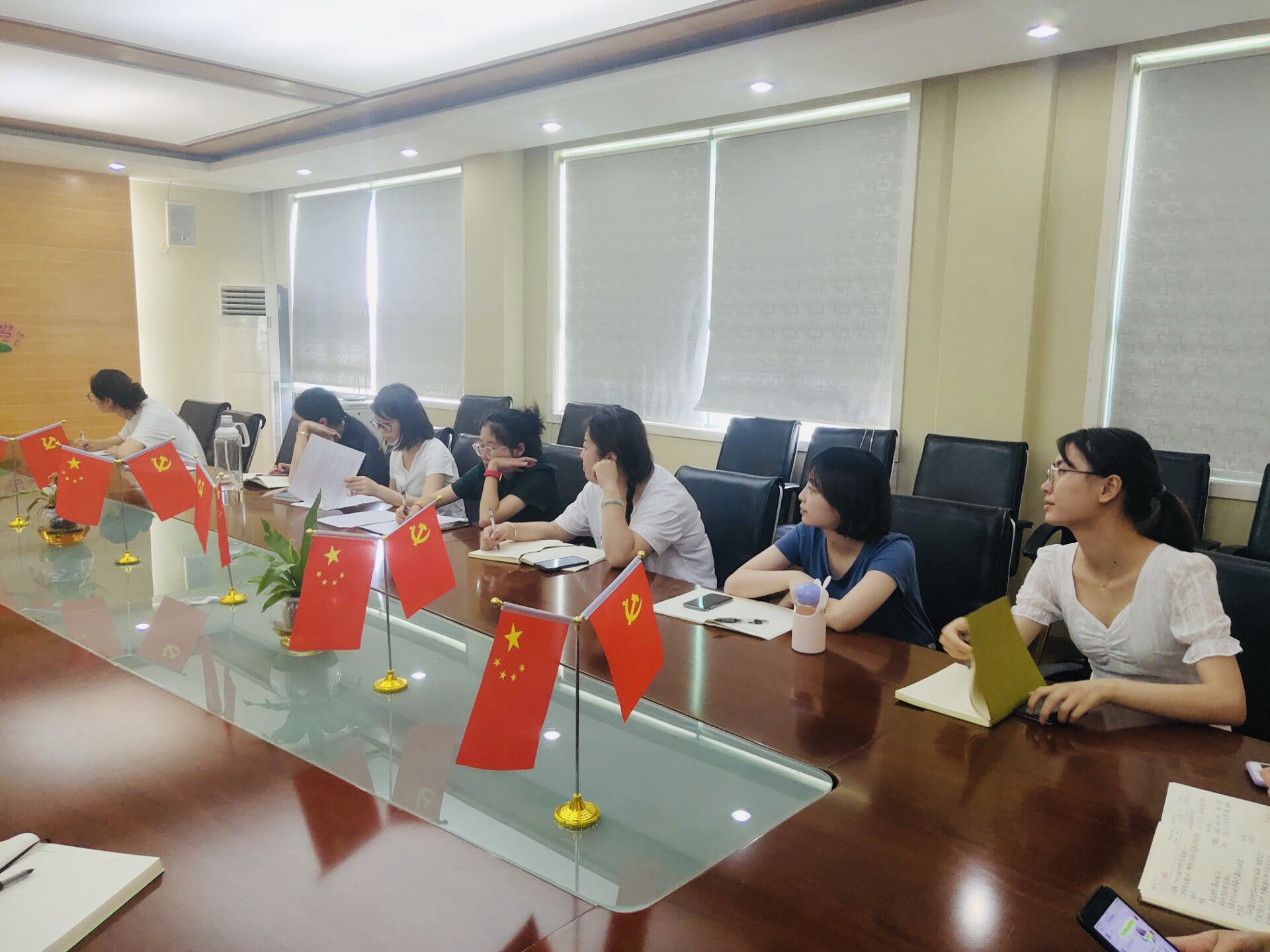 全体教师认真聆听 (1).JPG